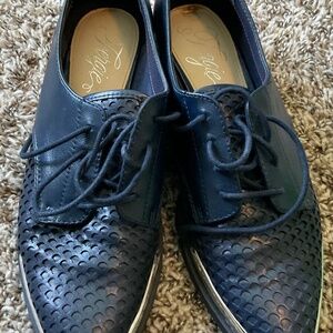 Steve Madden (Fergie) Blue Toe Box Embroidered Dress Shoes